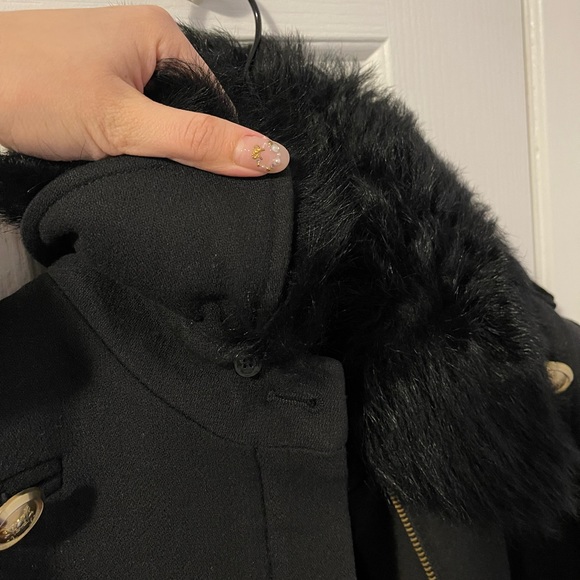 Massimo Dutti Black coat with gold buttons and removable fur collar - Picture 5 of 13